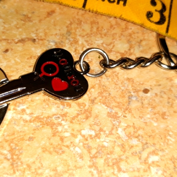 Adorable HEART I LOVE YOU KEYCHAIN - Picture 5 of 9